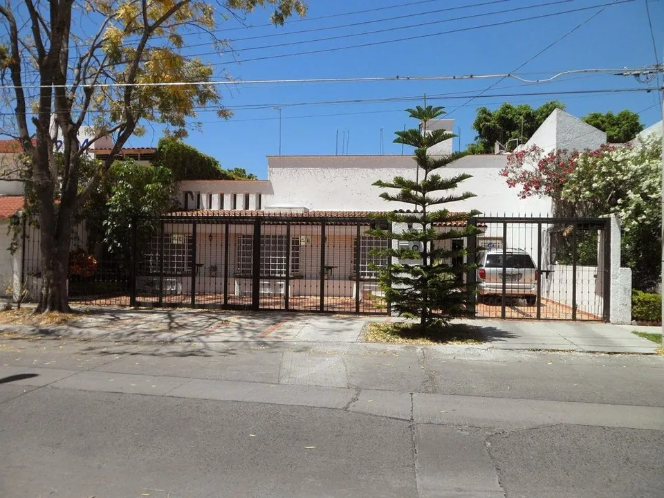 Casa En Venta En La Fraccionamiento Verde Valle, Guadalajara.