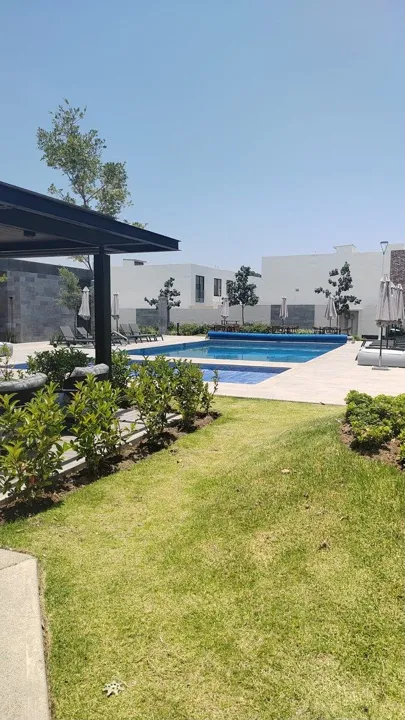 Casa en Renta en Alva Residencial Zapopan Coto con Alberca y Estudio