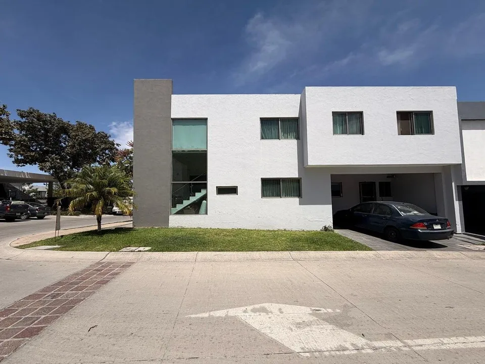 Foto 2 de Casa en Venta en Capital Norte - Coto Manzanos 86