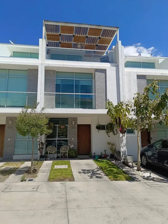 Renta Casa Amueblada de 4 Recámaras en Natura Bosque Residencial