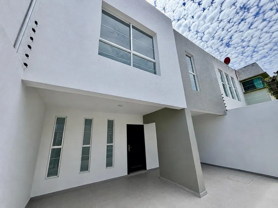 Foto 2 de Casa Nueva En Venta En Col. Jardínes Alcalde, Guadalajara
