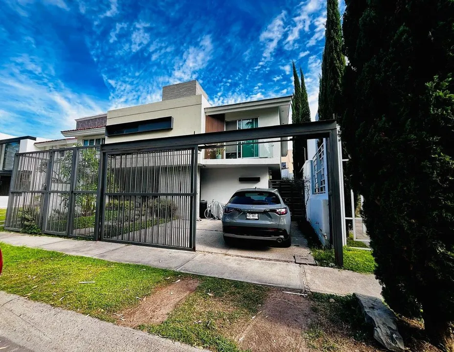 Casa en Venta en Jardin Real - Valle Atemajac 3015