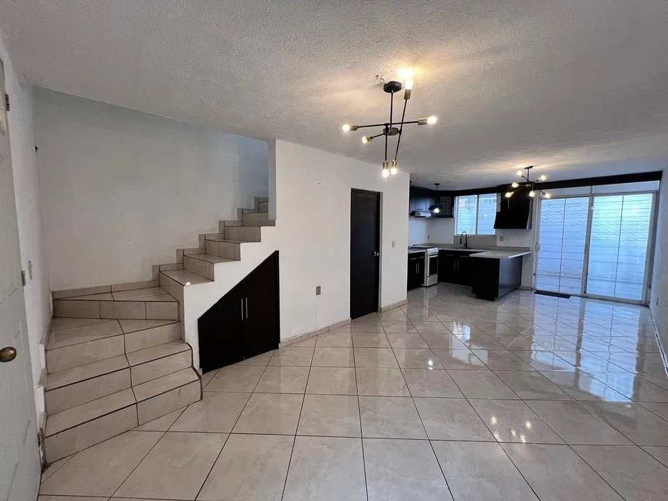 Foto 3 de Casa en Venta en Loreto, Tlajomulco | 2 Recámaras | Sala de TV | $2,300,000