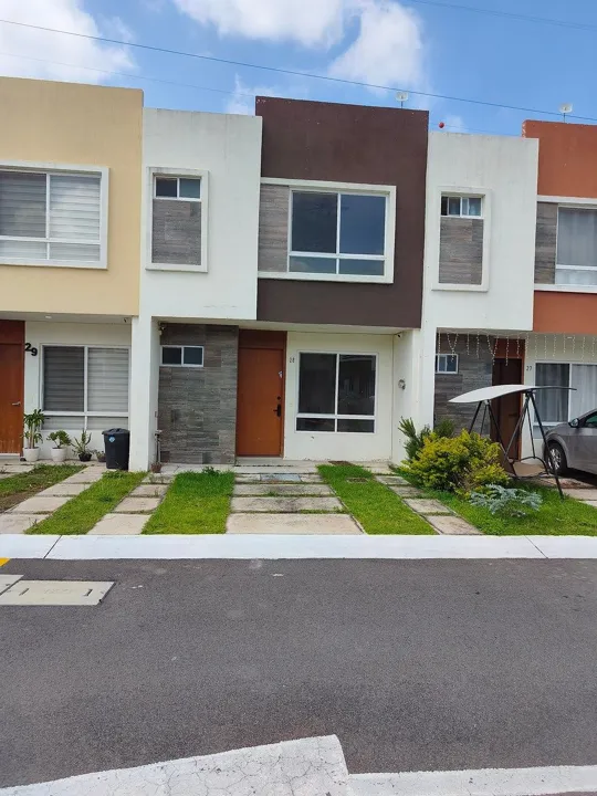 Renta de casa en coto Privanza Esmeralda.