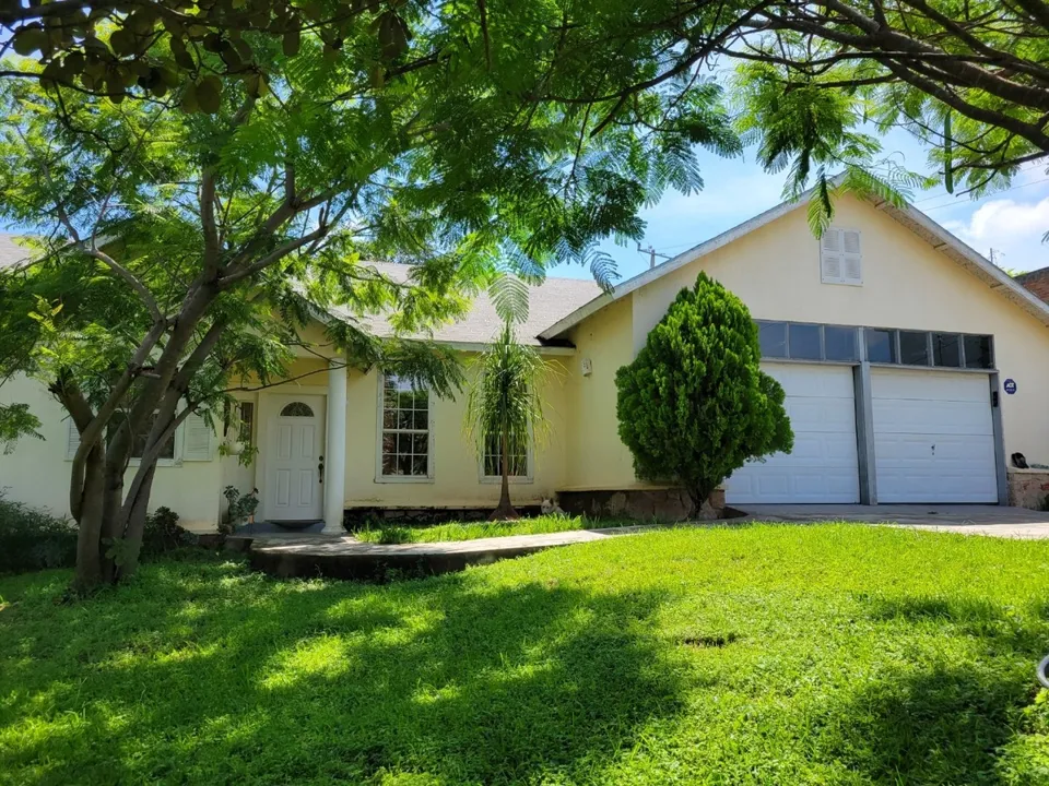 Casa en renta en Callejon De Los Pinos, La Venta Del Astillero, Zapopan