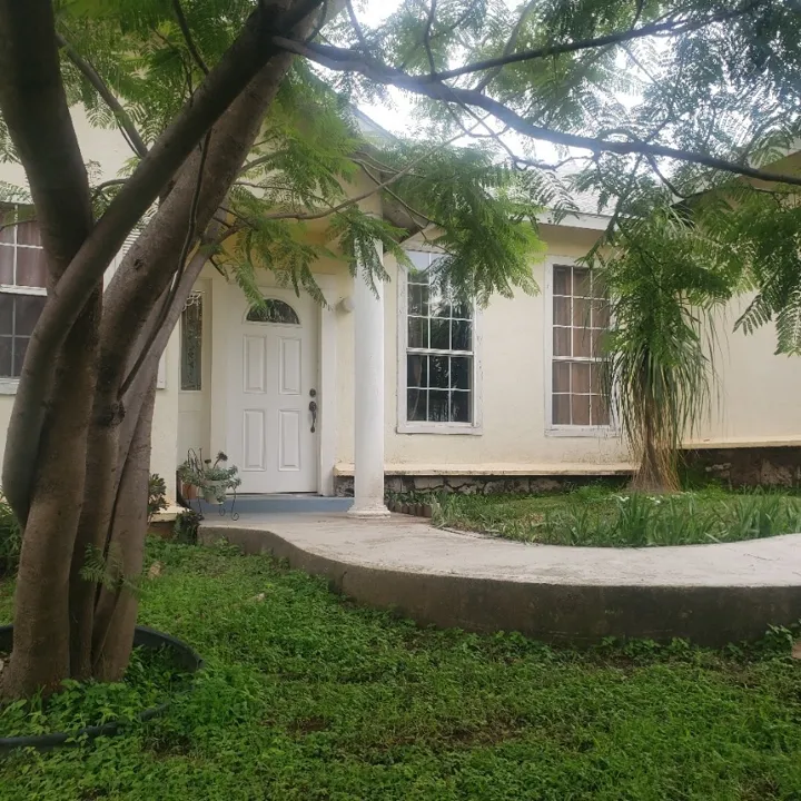 Foto 2 de Casa en renta en Callejon De Los Pinos, La Venta Del Astillero, Zapopan