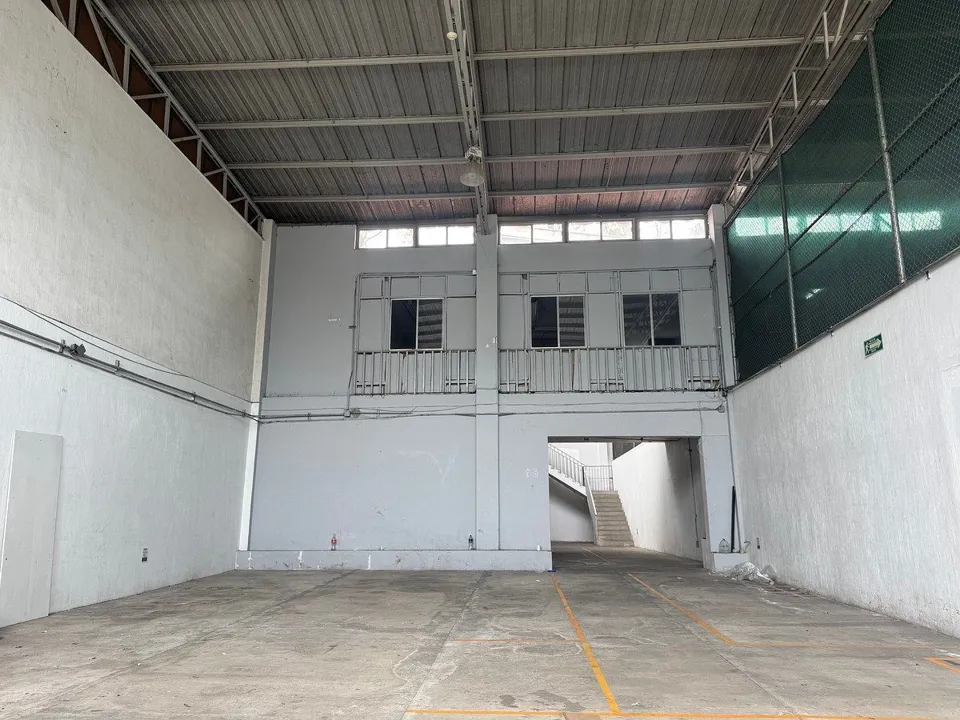 Foto 2 de Bodega con Oficinas en Col El Rosario