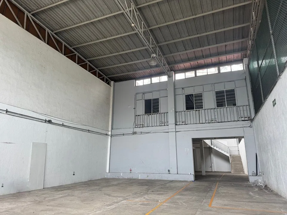 Foto 3 de Bodega con Oficinas en Col El Rosario