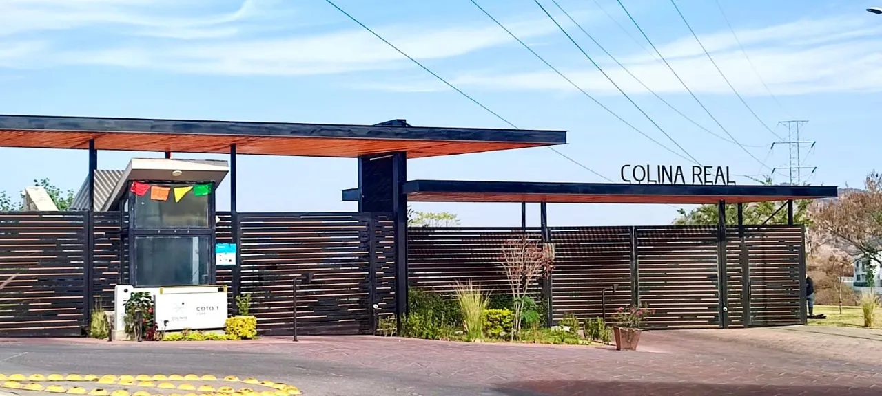 Terreno en venta en Avenida Camino de los Parques, Colinas de San Isidro, Zapopan