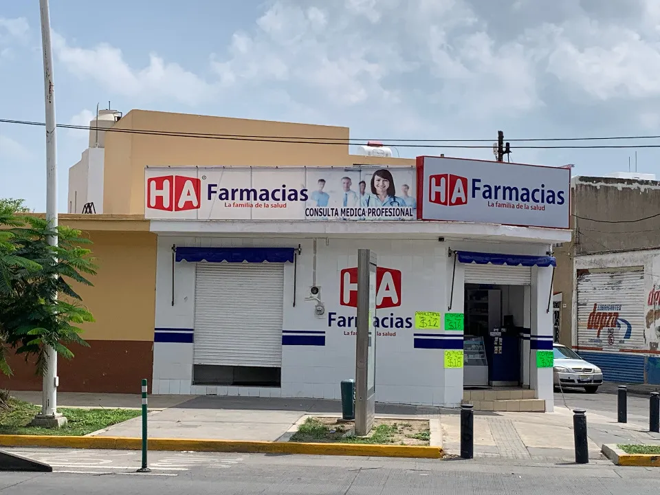 Local Comercial en renta en Avenida Manuel Ávila Camacho, San Miguel De Mezquitan, Guadalajara