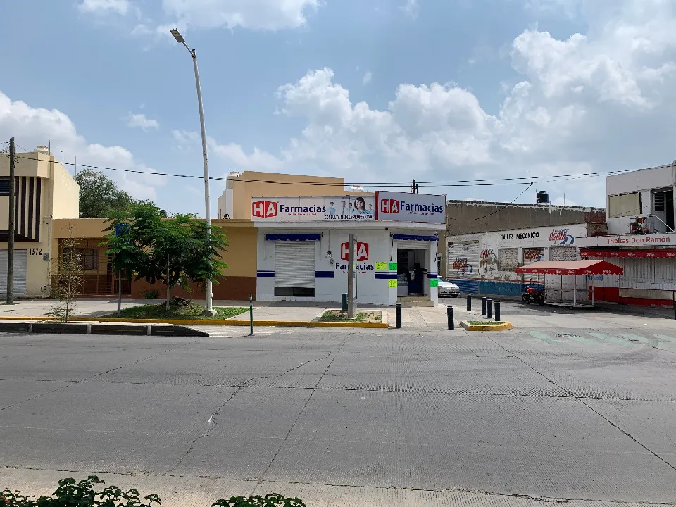 Foto 4 de Local Comercial en renta en Avenida Manuel Ávila Camacho, San Miguel De Mezquitan, Guadalajara