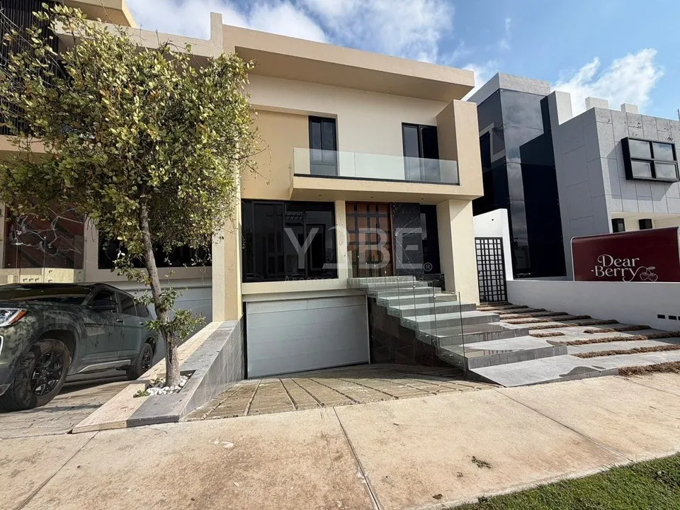 En venta CASA DE LUJO en Valle Imperial