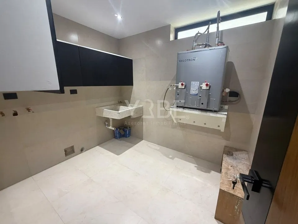 Foto 8 de En venta CASA DE LUJO en Valle Imperial