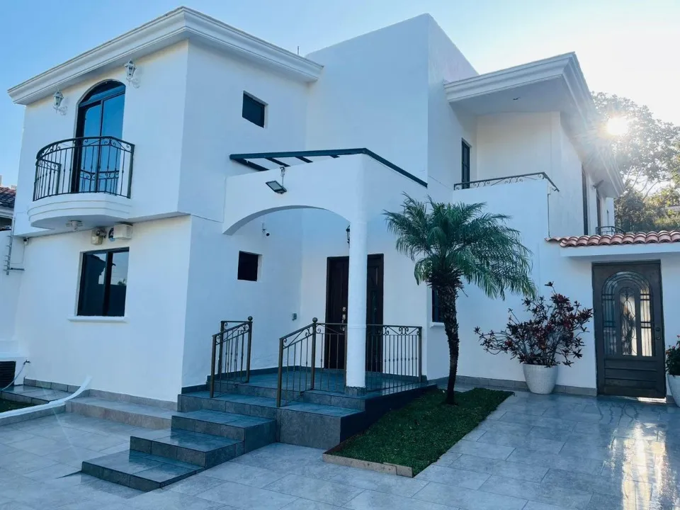 Foto 2 de Casa en venta en Circuito del Lince Norte, Ciudad Bugambilias, Zapopan
