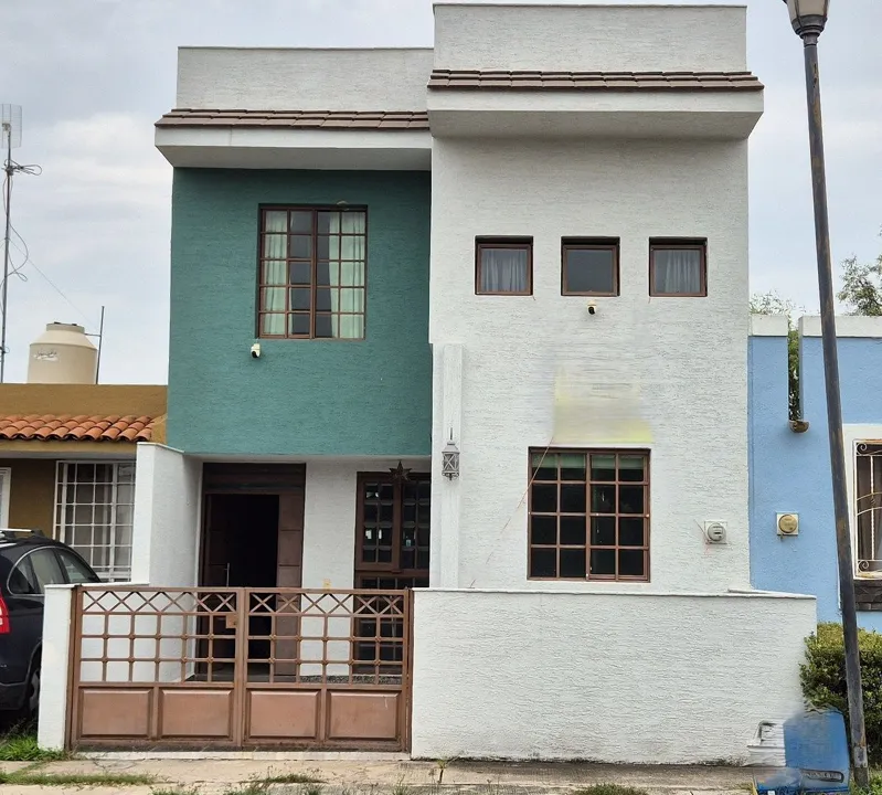 Casa en Venta de 4 recámaras, Zona Colotlán