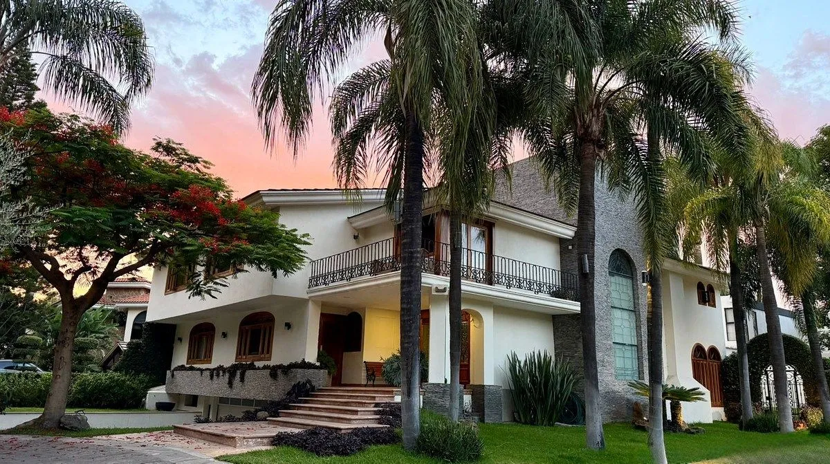 Residencia Contemporánea Súper Amplia en Valle Real