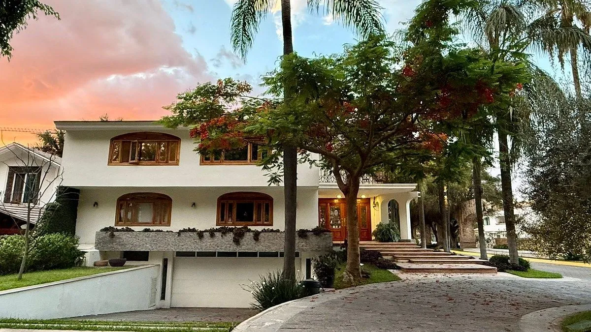 Foto 2 de Residencia Contemporánea Súper Amplia en Valle Real
