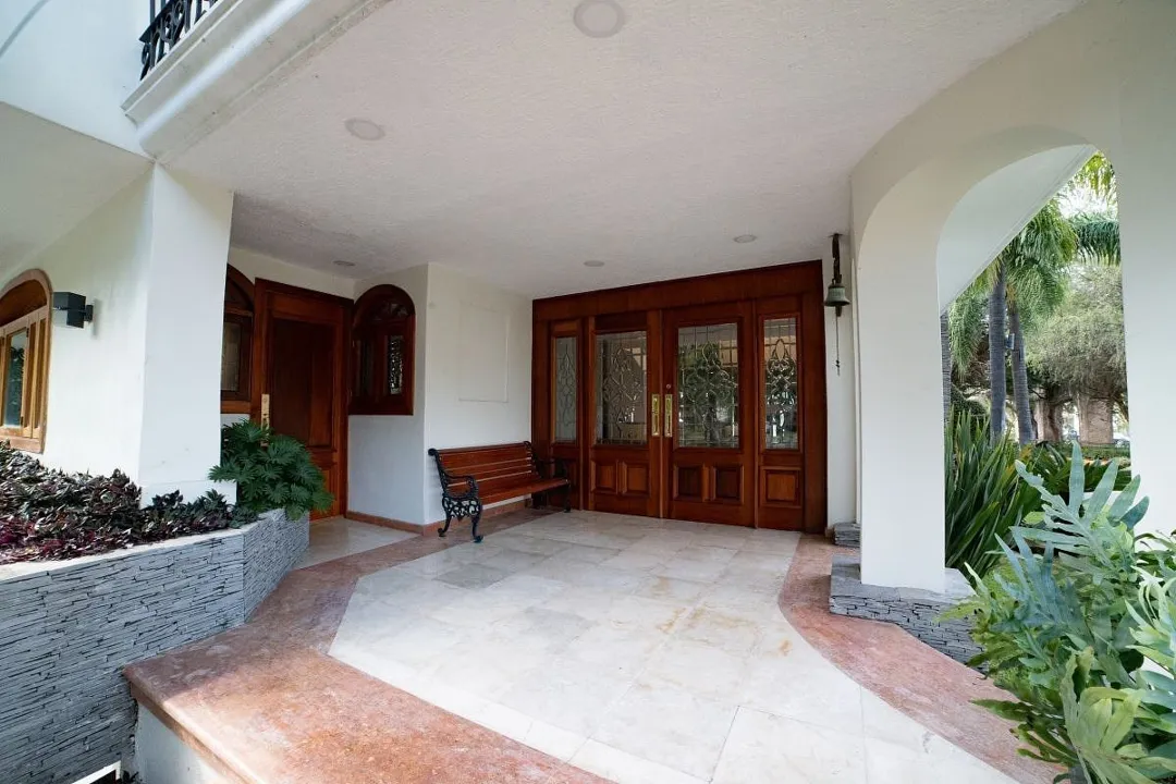 Foto 3 de Residencia Contemporánea Súper Amplia en Valle Real