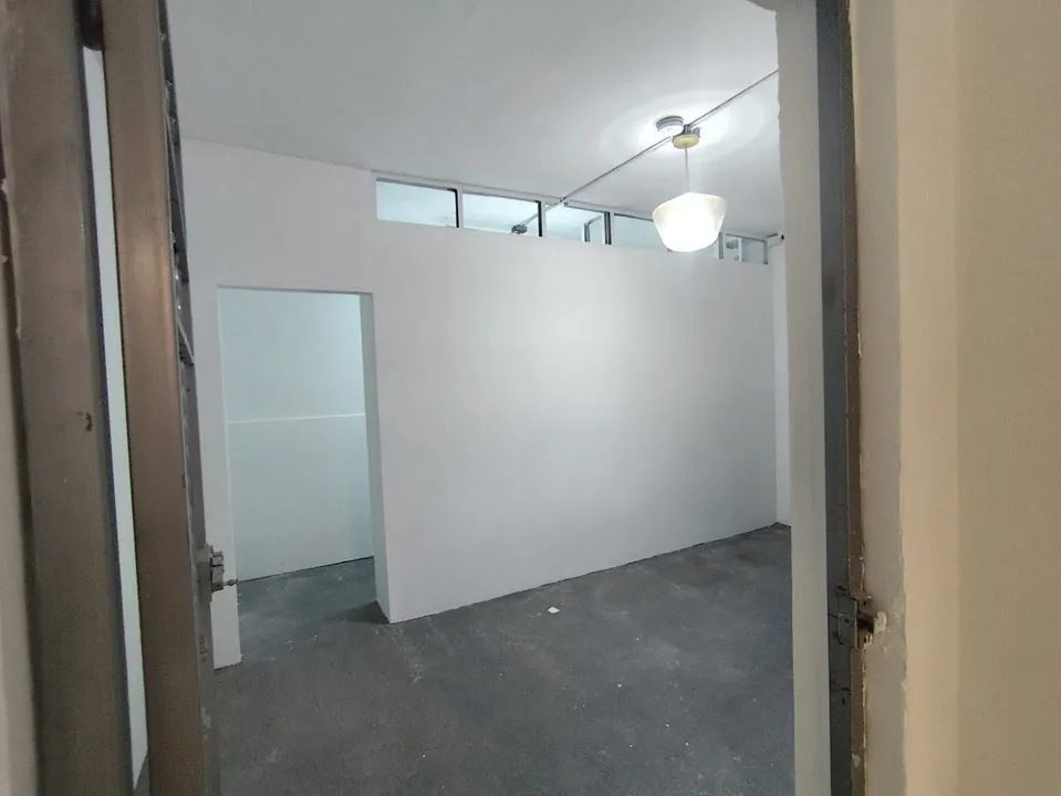 Foto 6 de Bodega con oficinas y local comercial- Col. Moderna