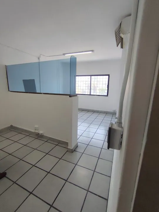 Foto 9 de Bodega con oficinas y local comercial- Col. Moderna