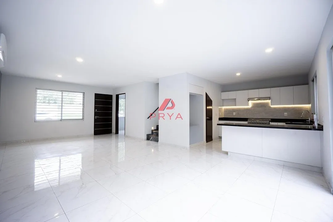 Foto 3 de Casa en venta en Valle Imperial, Zapopan, de 4 recámaras y Roof Garden.