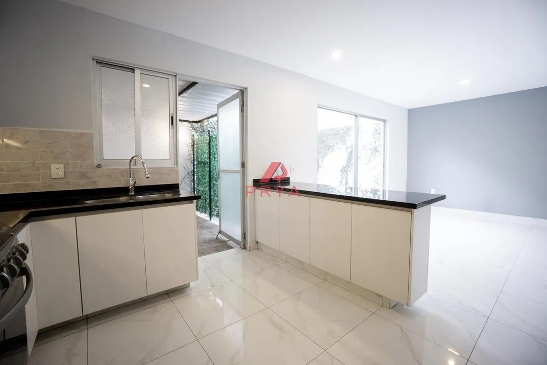 Foto 4 de Casa en venta en Valle Imperial, Zapopan, de 4 recámaras y Roof Garden.