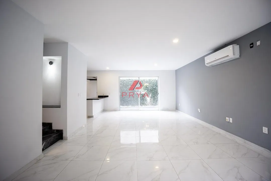 Foto 9 de Casa en venta en Valle Imperial, Zapopan, de 4 recámaras y Roof Garden.