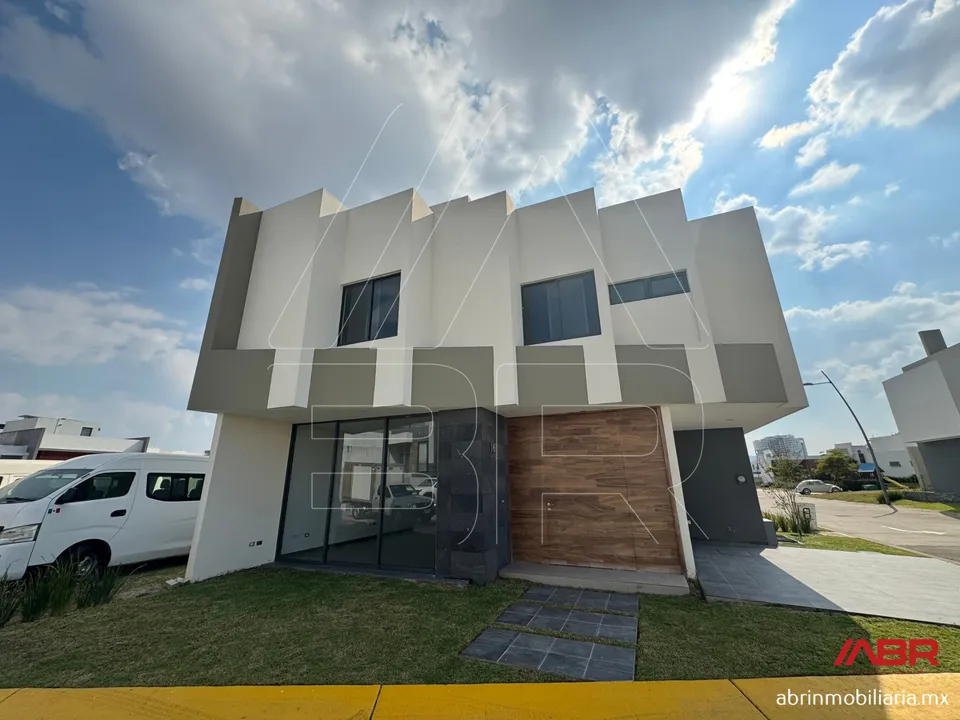 Foto 2 de Casa Nueva Venta -  Precio Preventa en Esquina Coto Frente a Metropolitano