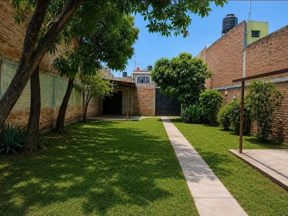 Foto 2 de TERRENO COMERCIAL EN VENTA  (OBLATOS GUADALAJARA)