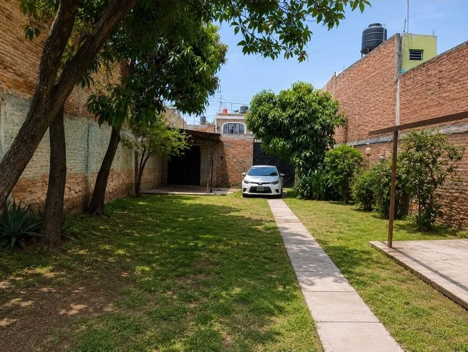 Foto 7 de TERRENO COMERCIAL EN VENTA  (OBLATOS GUADALAJARA)