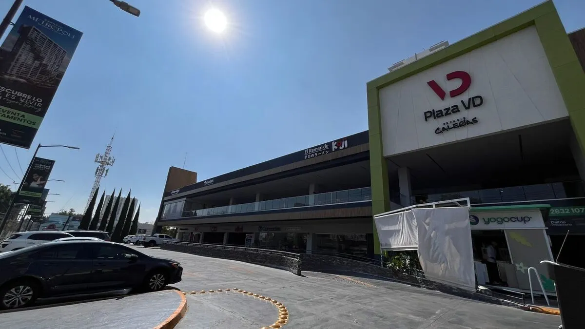 Renta local 288 m2 ; Uso comercial  u oficinas en Plaza VD Espacio Galerías
