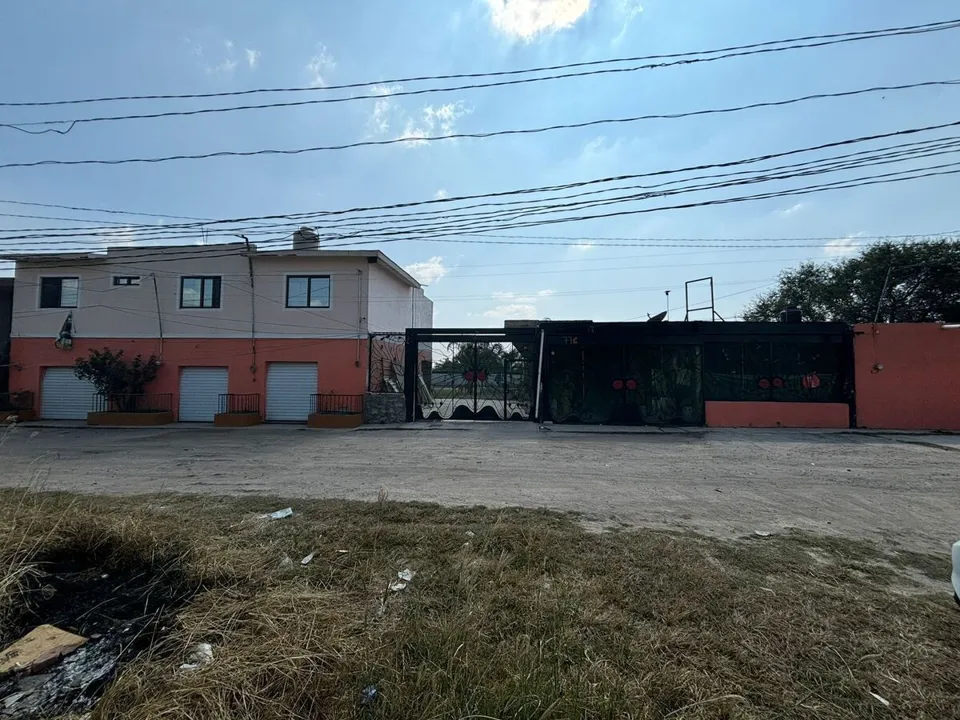 Foto 3 de CASA EN VENTA CON TERRAZA, LOCALES, AREAS VERDES, RESTAURANTE, EL SALTO, JALISCO