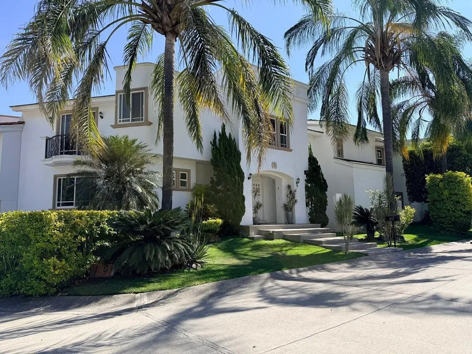 Foto 5 de Residencia en venta con alberca en ESQUINA dentro de coto en PUERTA DE HIERRO