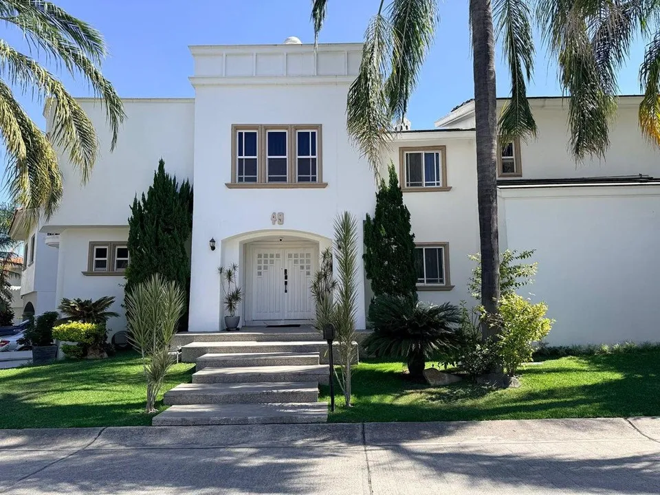 Foto 7 de Residencia en venta con alberca en ESQUINA dentro de coto en PUERTA DE HIERRO