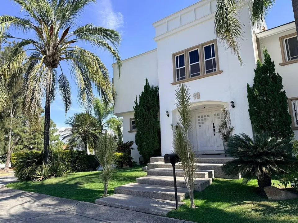 Foto 9 de Residencia en venta con alberca en ESQUINA dentro de coto en PUERTA DE HIERRO