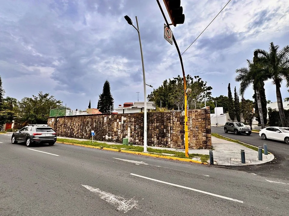 Casa en Venta en Colinas de San Javier a precio de terreno