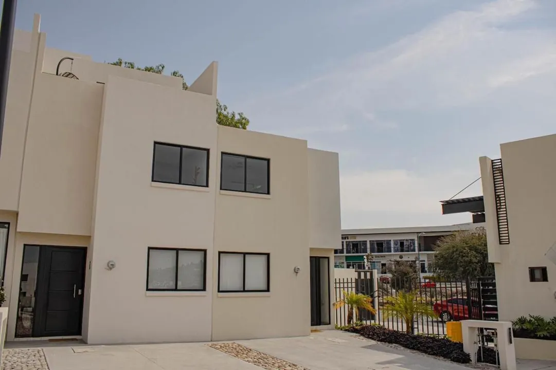 ESTRENA CASA EN CORREGIDORA CON ROOF GARDEN