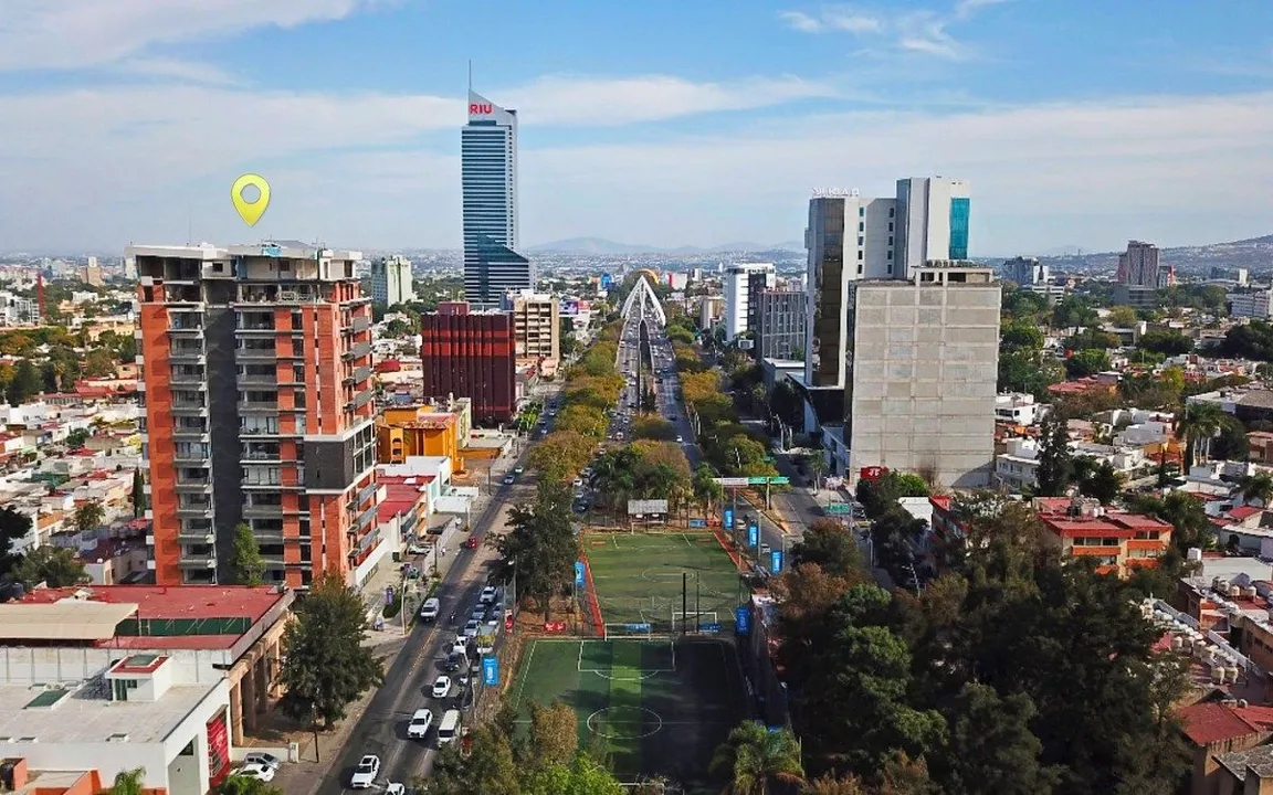 Departamento en Renta sobre Calzada Lázaro Cárdenas, Chapalita, Gdl.