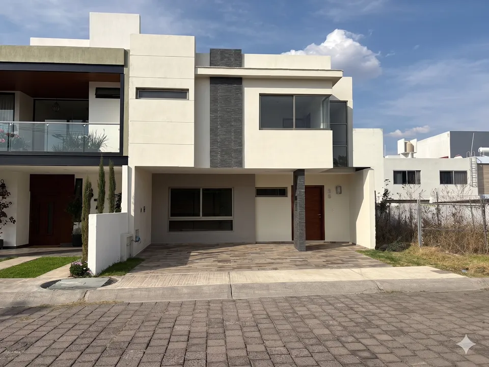 Foto 3 de SE VENDE CASA RESIDENCIAL  ARGENTA EN ZAPOPAN.