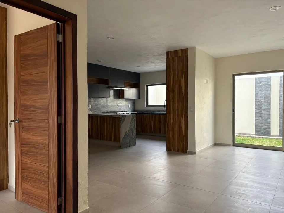 Foto 5 de SE VENDE CASA RESIDENCIAL  ARGENTA EN ZAPOPAN.
