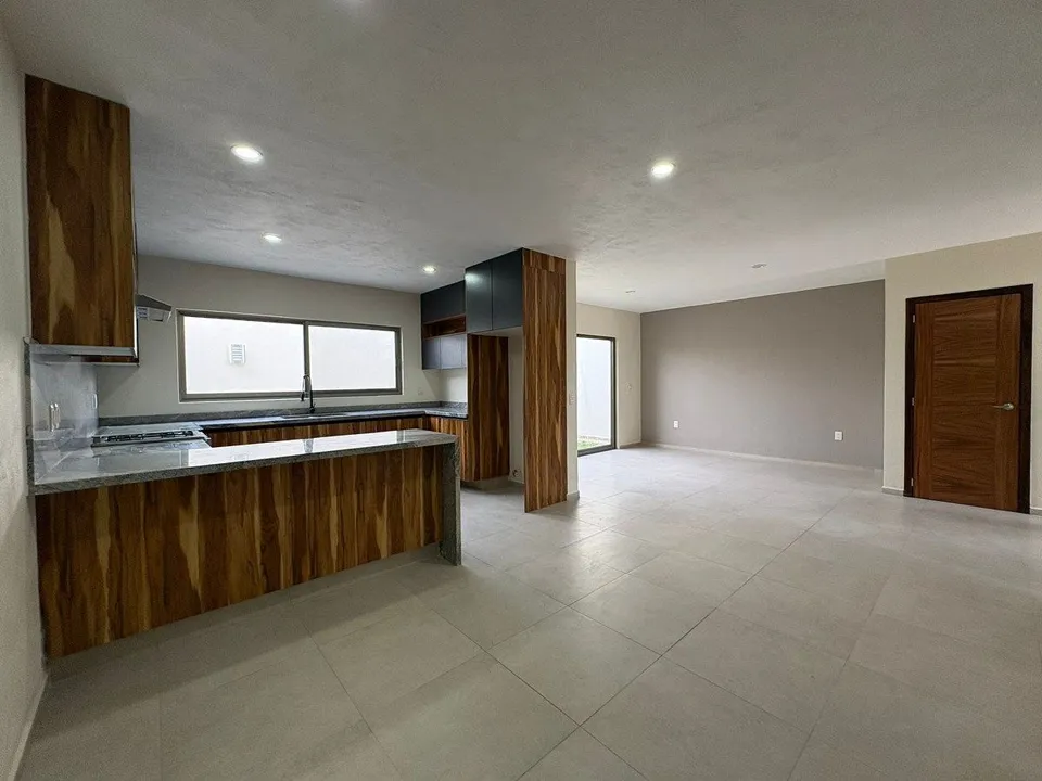 Foto 6 de SE VENDE CASA RESIDENCIAL  ARGENTA EN ZAPOPAN.