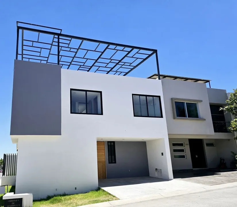 Valle Imperial casa en venta en 3 niveles