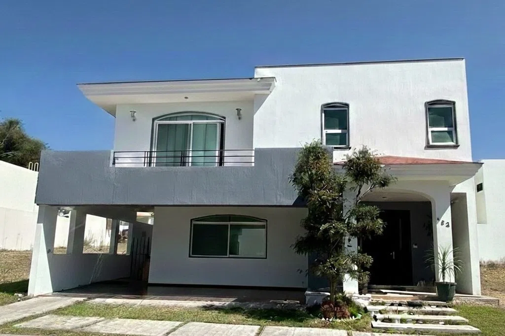 Casa en venta en San Jose del Tajo a un costado del Palomar. Hermosa vista a la Primavera. Una recam