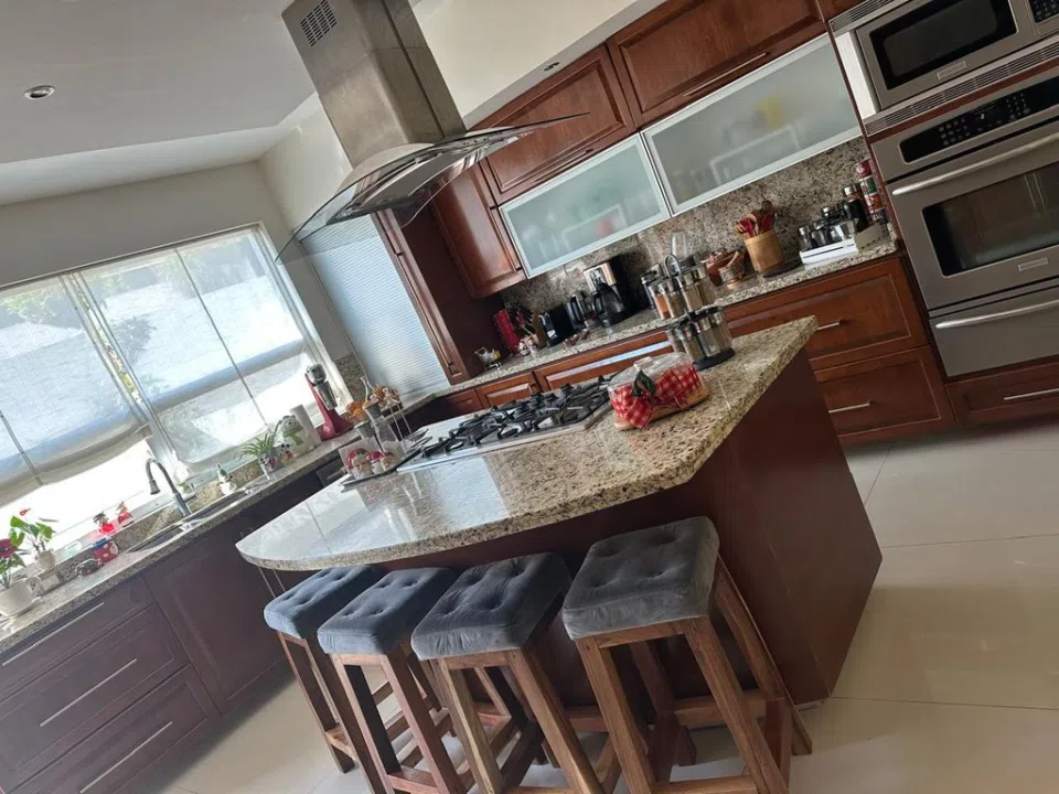 Foto 4 de Casa en venta en San Jose del Tajo a un costado del Palomar. Hermosa vista a la Primavera. Una recam