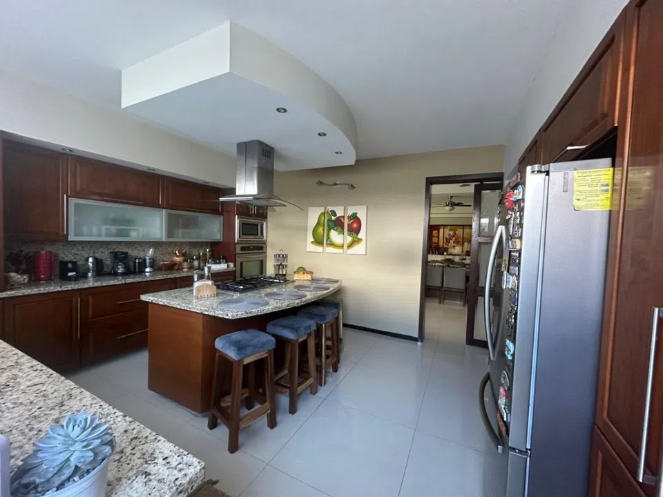 Foto 6 de Casa en venta en San Jose del Tajo a un costado del Palomar. Hermosa vista a la Primavera. Una recam