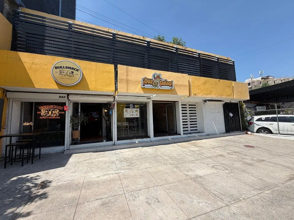 LOCALES EN RENTA PLANTA BAJA CHAPALITA