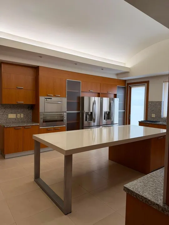 Foto 9 de Casa  en Renta en Valle Real | 1,400m² Terreno y Gran Jardín