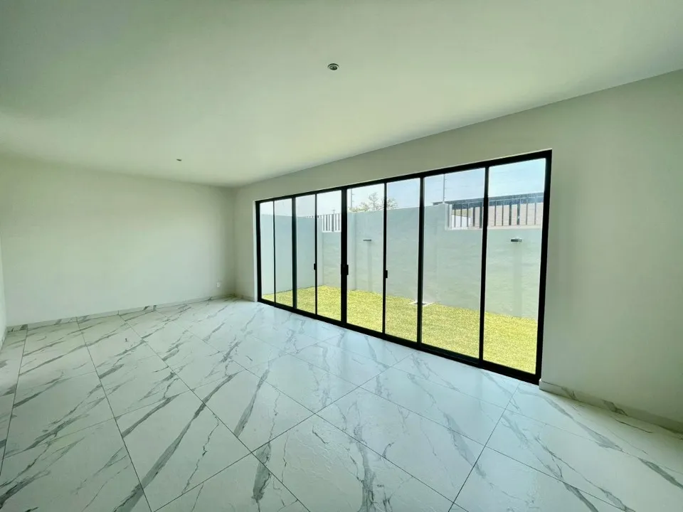 Foto 2 de Casa en venta en Paseo Altanza, Larissa Solares, Zapopan