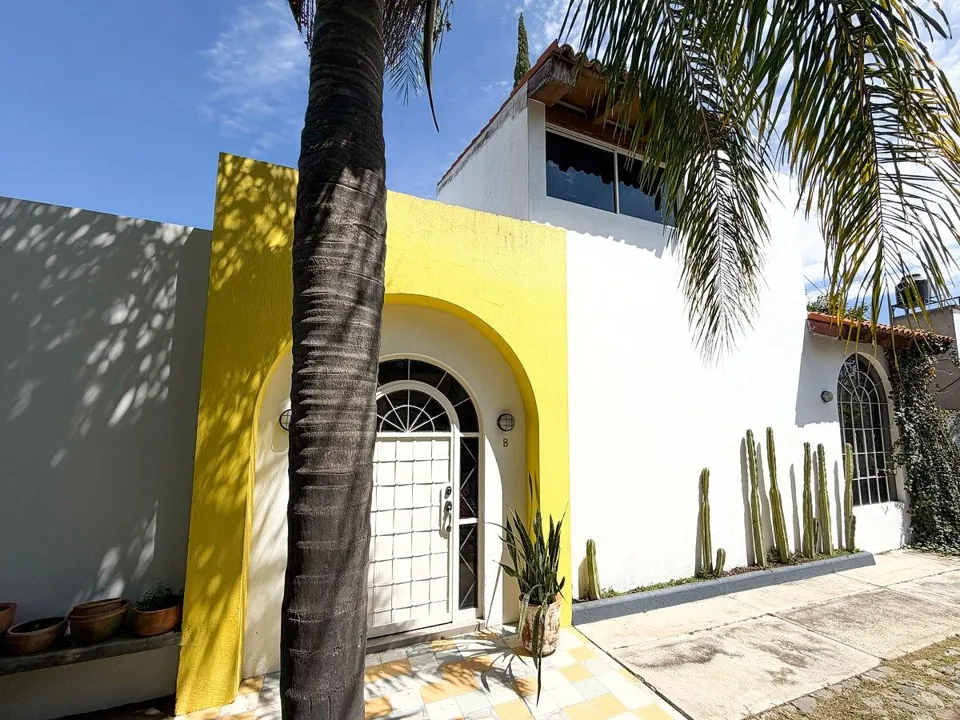 CASA EN VENTA -  CHAPALITA