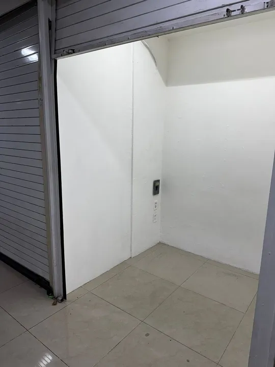 LOCALES COMERCIALES SOBRE AV.HIDALGO EN ZONA CENTRO